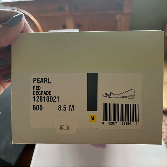 Liz Claiborne flats shoes, red to dark red ombre, size 8.5, good condition. - Picture 3 of 3